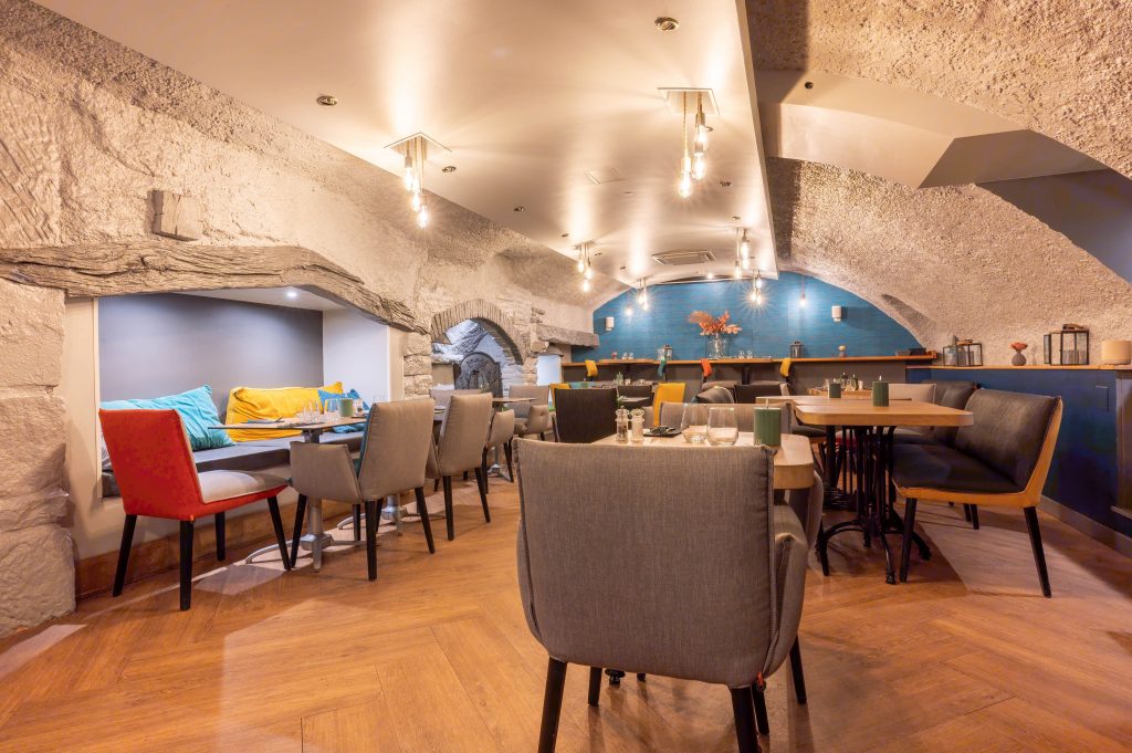 Cadre chaleureux au caveau Au Coin de la Rue